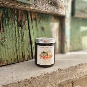 Bougie Bonjour Automne parfum Cosy Home cachemire et soie en verre ambré, vue de face